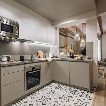 Sande - 2 Bedrooms And Balcony In Eixample Dreta